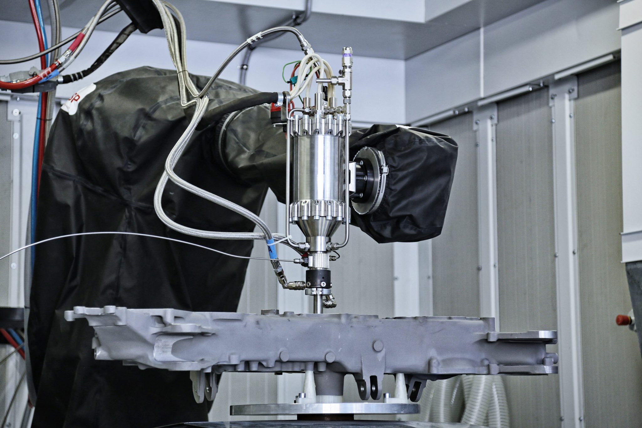 GE将冷喷雾和机器人技术结合  以更高精度来3D打印金属部件