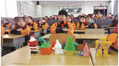 南京晨报小记者体验圣诞主题的3D打印活动