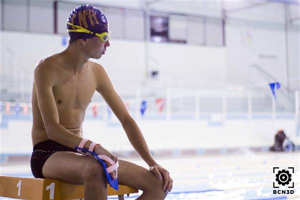 给力！3D打印定制矫形游泳鳍助力16岁中风受害者再次游泳