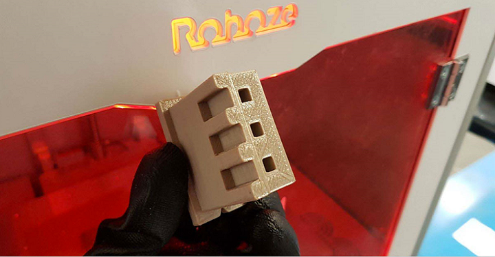 Roboze Customer将Roboze One + 400 3D打印机集成到PEEK 3D打印的工厂供应链中