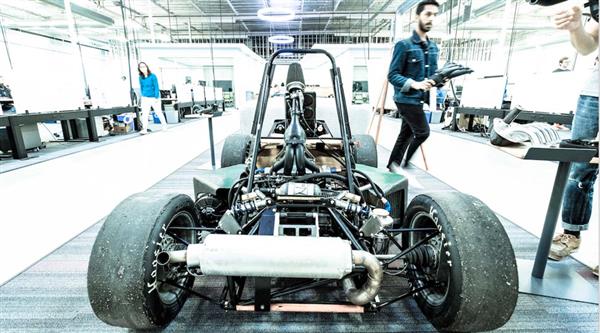 CSU萨克拉门托的大黄蜂赛车方程式赛车队使用3D打印来改善发动机性能