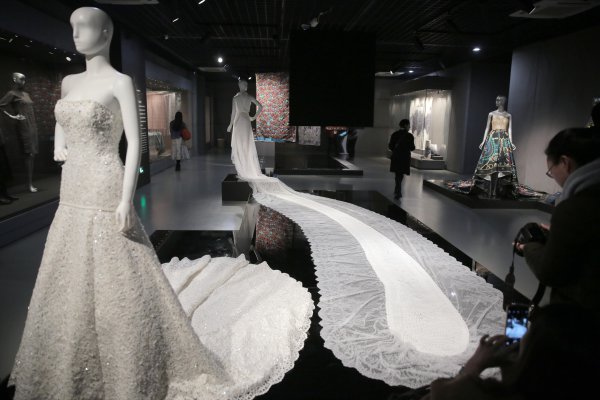 世界第一套3D打印婚纱惊艳亮相